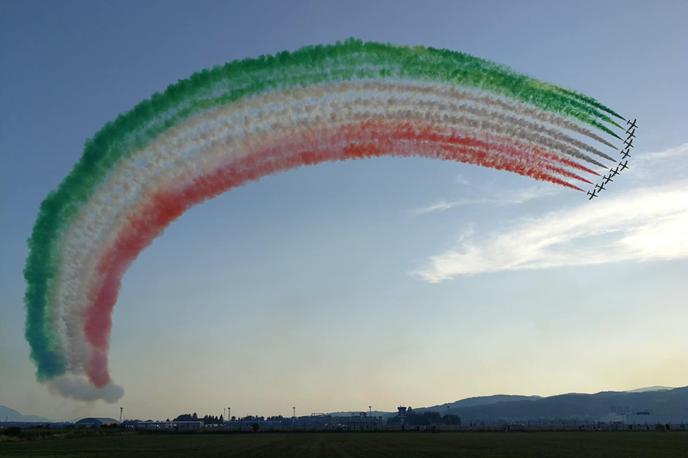 Aeros 2021 | Vrhunec današnjega letalskega mitinga v Mariboru bo nastop italijanske skupine Frecce Tricolori. To je fotografija z njihovega včerajšnjega treninga. | Foto Aeros 2021