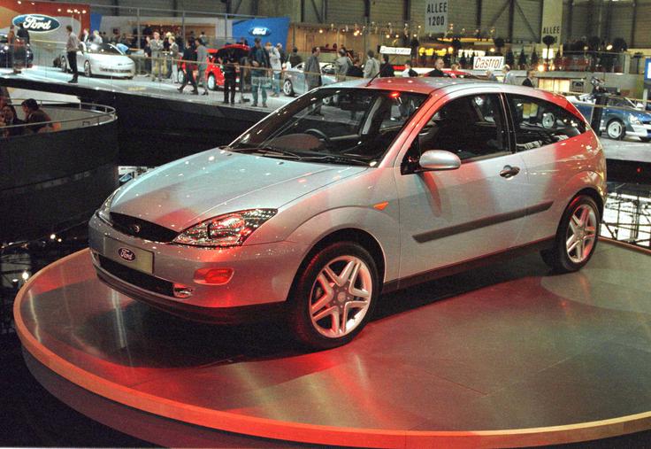 Med njegovimi neposrednimi zaslugami in zapuščino je tudi ford focus prve generacije. Tako so ga marca leta 1999 razkrili na avtomobilskem salonu v Ženevi. Nasledil je izjemno uspešen model escort. | Foto: Reuters