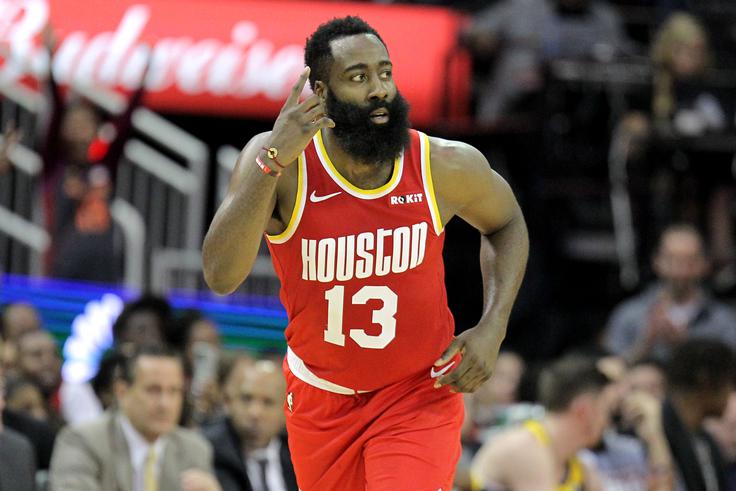Poleg Dončića, ki igra za Dallas Mavericks, so bralci v najboljšo peterko izbrali še Grka Giannisa Antetokounmpa ter Američane Jamesa Hardna (na fotografiji), LeBrona Jamesa in Anthonyja Davisa. | Foto: Reuters