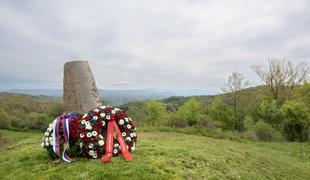Brkinska vasica se s častmi spominja britanskega herojskega pilota