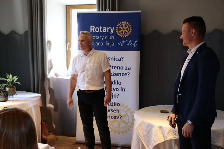 Tadej Muha (levo) je letos poleti prevzel vodenje Rotary Cluba Ilirija. | Foto: Facebook