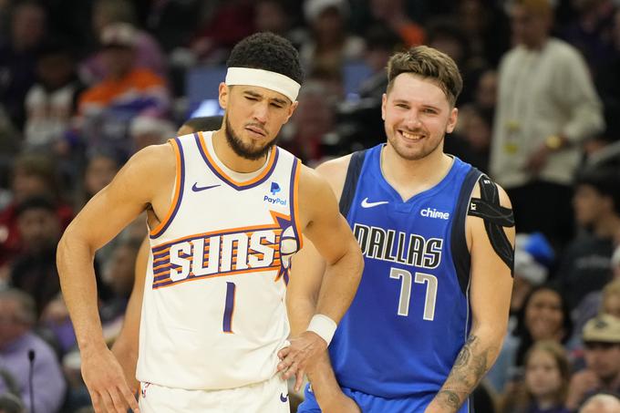 Med Devinom Bookerjem in Luko Dončićem je skušalo vodstvo lige NBA ustvariti veliko rivalstvo. | Foto: Guliverimage