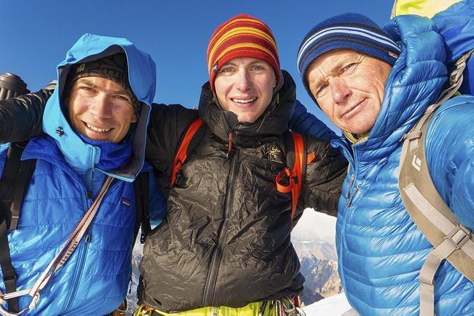 Aleš Česen, Luka Lindič in Marko Prezelj so leta 2015 prejeli zlati cepin za prvenstveni vzpon na Hagshu (6.657 m) leta 2014.  | Foto: 