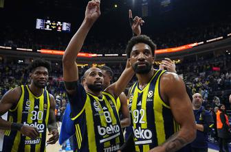Fenerbahče kot tretji na "final four", Valencia izsilila peto tekmo