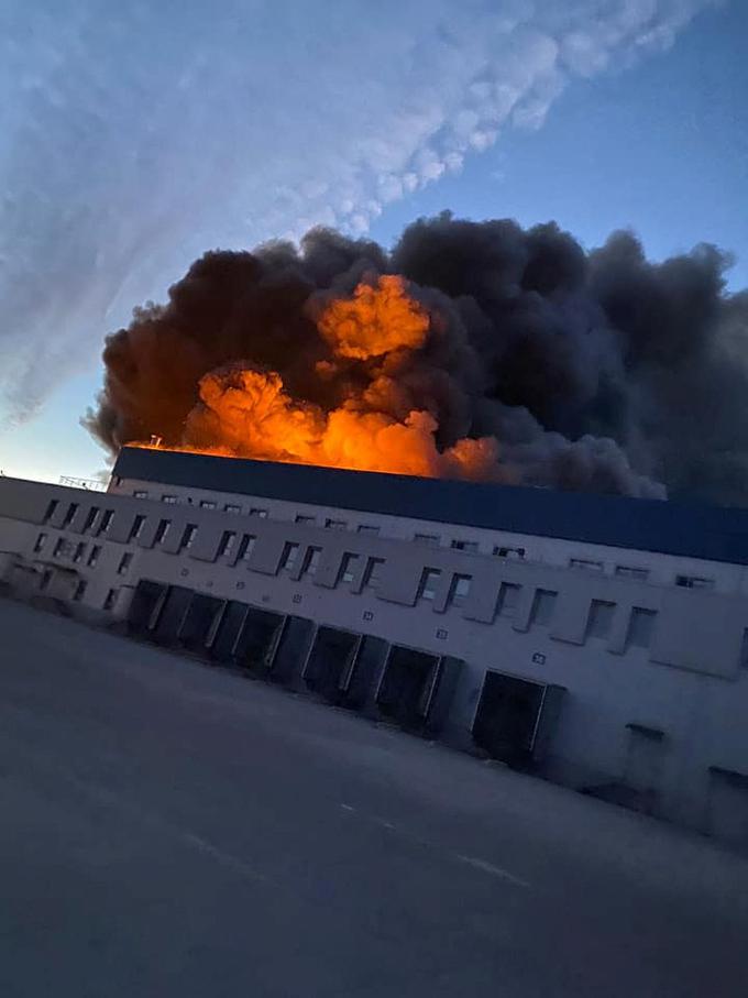 Zažgali so dve skladišči nafte v bližini Kijeva.  | Foto: Reuters