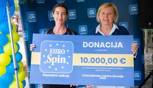 Eurospin ob pomoči Zveze prijateljev mladine Slovenije doniral 10 tisoč eurov za nakup šolskih potrebščin za otroke iz socialno ogroženih družin