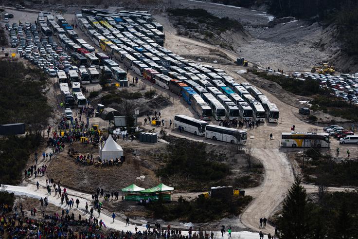 Iz Kranjske Gore in okolice bo na prizorišče organiziran krožni avtobusni prevoz. Fotografija ni letošnja. | Foto: www.alesfevzer.com