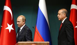 Rusija: Satelitski posnetki dokazujejo, da Turčija kupuje nafto od Islamske države