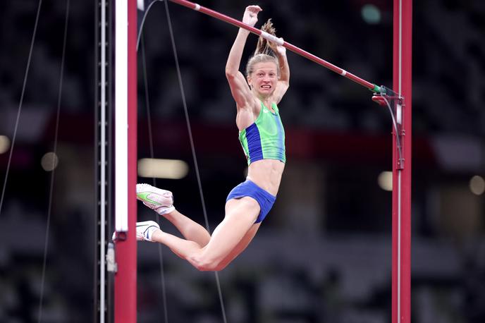 Tina Šutej | Tina Šutej je v izjemni formi. Na dvoranskem atletskem mitingu v Franciji je izboljšala slovenski rekord v skoku s palico. Nova znamka je 4,80 metra. | Foto Reuters