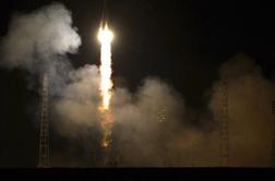Sojuz po tehničnih težavah končno priključen na ISS
