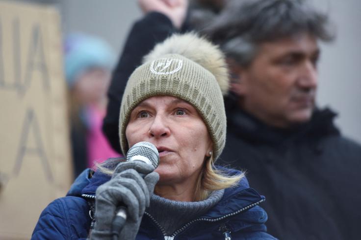 Dijana Đoković je prenesla svetu sinove misli o neprimernosti pogojev, s katerimi se že peti dan zapored sooča v hotelu Park, namenjenem emigrantom. | Foto: Reuters