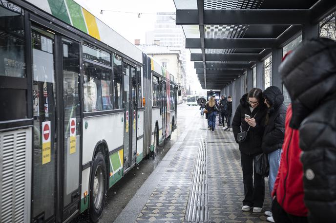 LPP | S četrtkom začne veljati višja globa za neplačilo voznine na avtobusih LPP. Ta bo po novem znašala 100 evrov, kar je 60 evrov več kot do zdaj. | Foto Ana Kovač