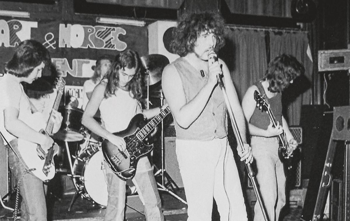 Paul Mario Day, Iron Maiden | Paul Mario Day je nastopil na prvem koncertu skupine Iron Maiden maja leta 1976 v Londonu. | Foto Iron Maiden