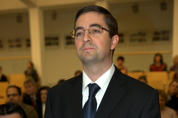 Radiolog Mitja Rupreht, UKC Maribor | Radiolog UKC Maribor Mitja Rupreht opozarja, da s takšnim obsegom dela izven matične ustanove ni nikomur škodoval. "Nasprotno, številnim bolnikom sem omogočil bistveno hitrejši dostop do izvidov, kot bi ga imeli sicer. Prepričan sem, da podobno ravnajo tudi drugi radiologi ter člani radioloških timov," je zapisal v izjavi. | Foto Mediaspeed