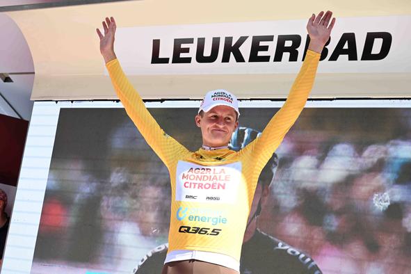 Avstrijec navdušil in oblekel rumeno majico, Evenopoel zaostal več kot minuto