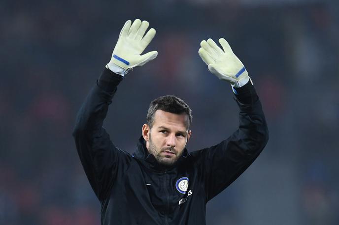 Samir Handanović | Samir Handanović se je z Interjem uvrstil v polfinale. | Foto Reuters