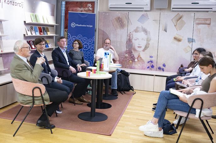 Bralna značka 2025 | Od šolskega leta 2003/2004 so v okviru akcije dvaindvajsetim generacijam zlatih bralk in bralcev podarili že 358.500 knjig. | Foto Ana Kovač