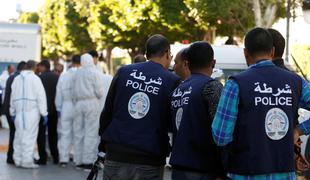 V samomorilskem napadu v Tunisu devet ranjenih