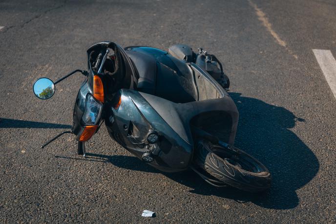 Moped, nesreča, padec z mopedom | Fotografija je simbolična. | Foto Shutterstock
