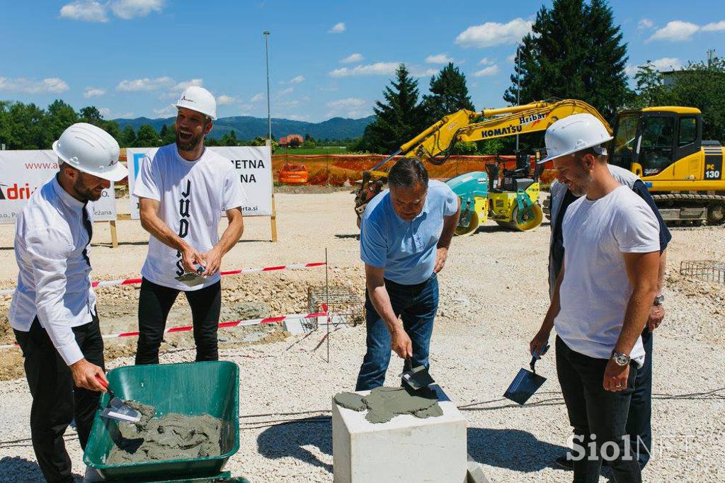 Baza Boštjan Cesar Bojan Jokić