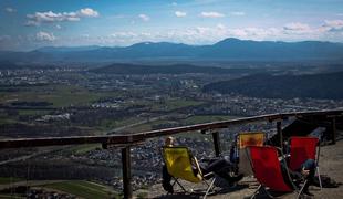 Danes še sončno in pomladansko vreme, začetek tedna bolj oblačen