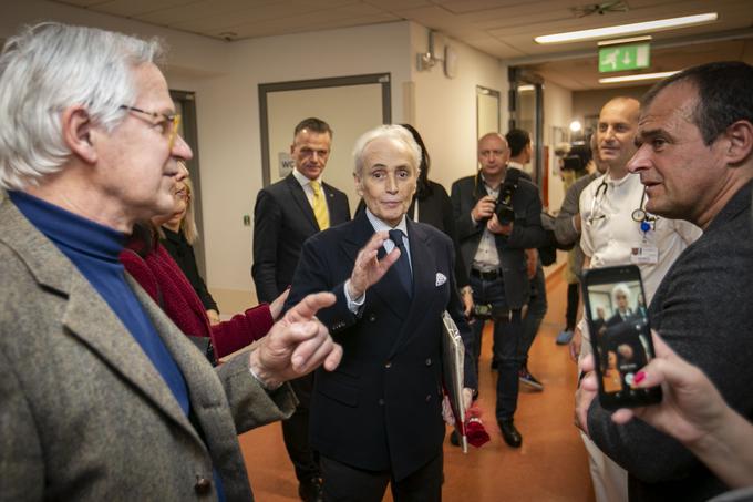 Po obisku je odhitel na vajo v Stožice, kjer bo jutri zvečer še zadnjič zapel pred slovenskimi ljubitelji opere. | Foto: Bojan Puhek