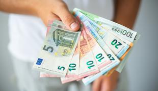 Z ukrepi, ki jih je pripravila GZS, minimalna plača nižja za več deset evrov