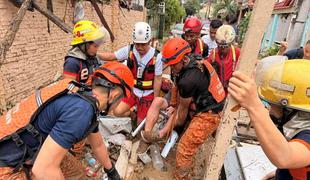 Poplave po tajfunu na Filipinih zahtevale več kot 40 smrtnih žrtev #video