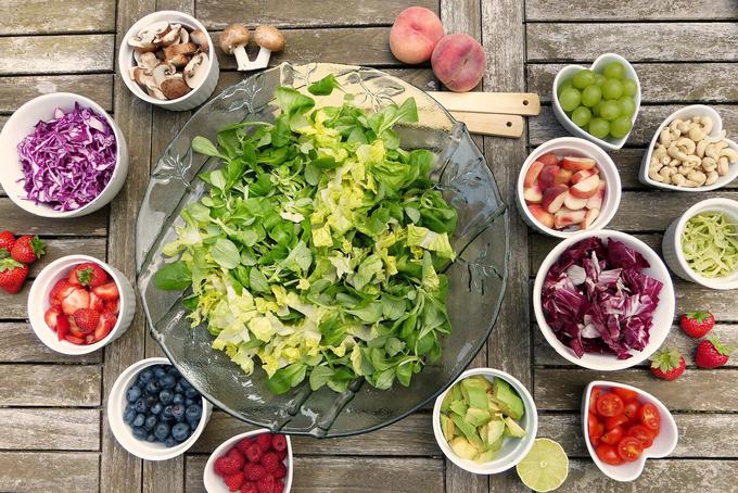 Veganska hrana vsebuje več sadja, zelenjave in stročnic. | Foto: Pixabay