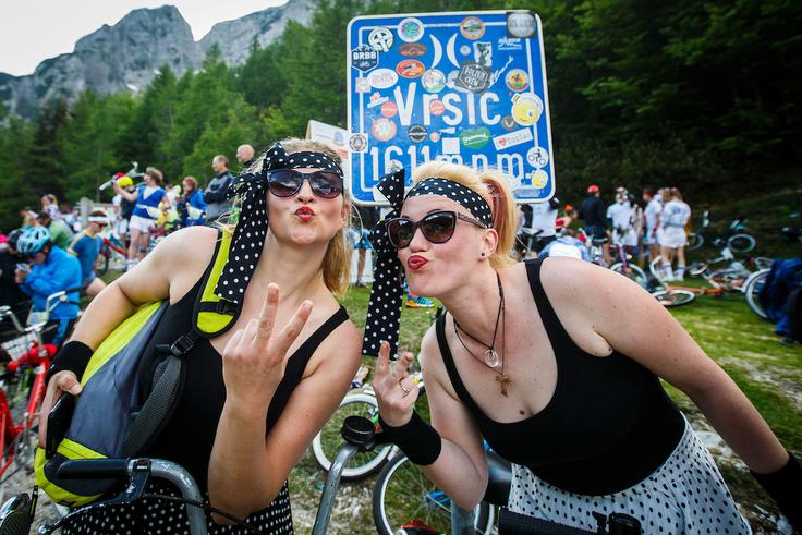 Štajerke (ena na fotografiji manjka) v pikčastem so obljubile: pridejo tudi prihodnje leto.  | Foto: Grega Valančič/Sportida