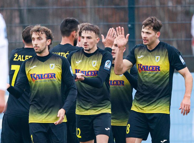 Radomljani so se v Dekanih močno namučili z drugoligašem Jadranom. | Foto: Aleš Fevžer