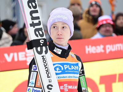 Nika Prevc po napaki zapravila zmago, obe Slovenki med najboljšimi štirimi!