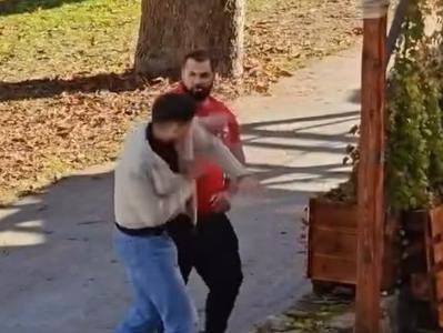 Nov incident pred lokalom Patriot: moški nadlegoval občana in ga udaril #video