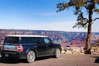 Brez besed obstal na robu Grand Canyona