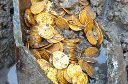 V Italiji našli zlatnike iz obdobja rimskih cesarjev #foto