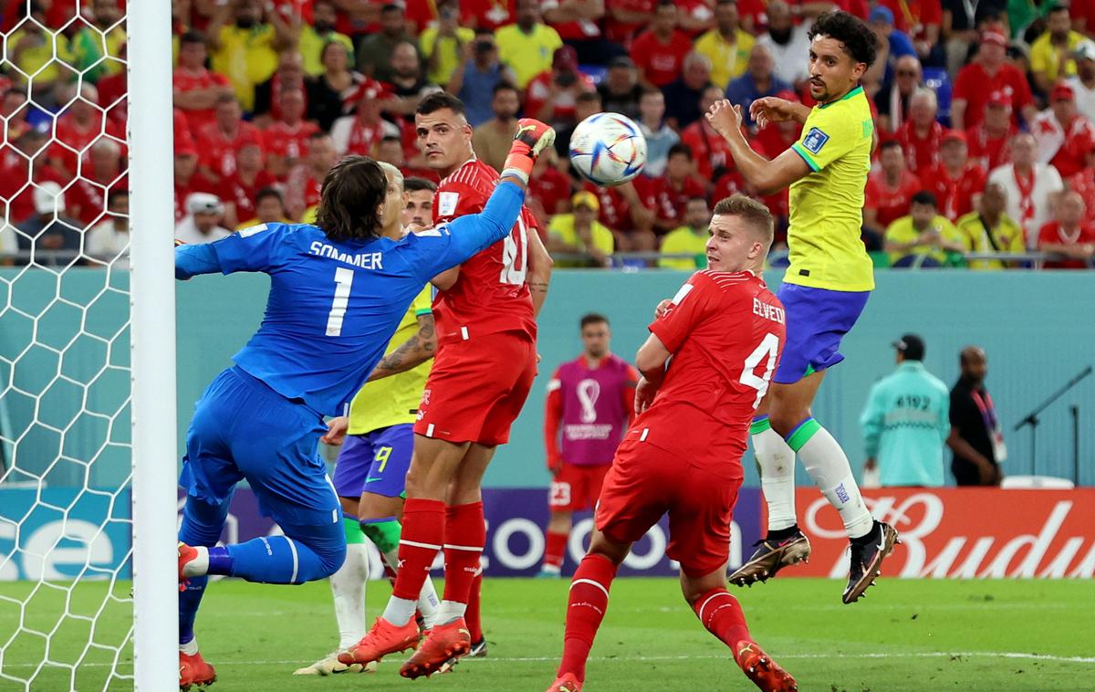SP Brazilija Švica | Švicarska nogometna reprezentanca je bila pred tekmo z Brazilijo udeležena v manjši prometni nesreči. | Foto Reuters