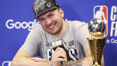Luka Dončić in oče Saša po velikem uspehu v objemu #video