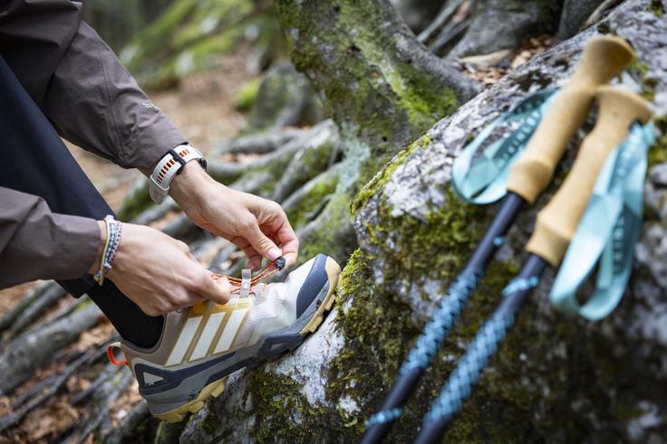 Ustrezno izbrani pohodni čevlji zagotavljajo udobje in stabilnost na vsakem koraku, ne glede na dolžino izleta. | Foto: Bojan Puhek