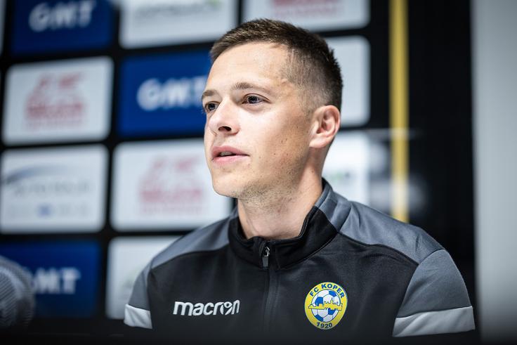 Zadnjo tekmo je odigral 19. maja 2024. Torej pred dvema letoma. Koper in Maribor sta se na Bonifiki razšla z 1:1, slovo ne bi moglo biti bolj simbolično, saj sta se pomerila edina slovenska kluba, za katera je v 1. SNL zaigral Palčič. To je bila žalostna tekma za kanarčke, ki so ostali brez Evrope, saj jih je v zadnjem trenutku na lestvici prehitel Bravo. | Foto: Jure Banfi