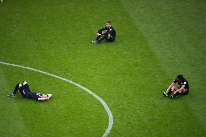 Eintracht Frankfurt | Razočaranje Eintrachta po nepričakovanem porazu proti Mainzu. | Foto Guliver/Getty Images
