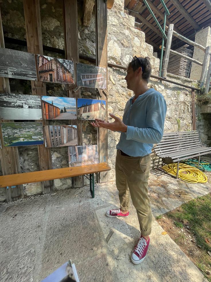 Ob degustaciji ogled mini razstave, kako izgledajo nasadi limon pozimi, ko jih zasteklijo. | Foto: Petko Grabljić
