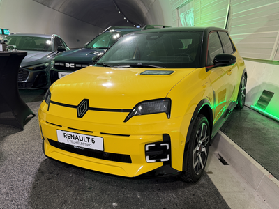 Izbor Slovenski avto leta: zmaga za električni renault 5