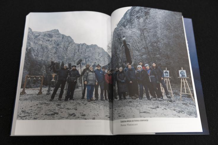 Celotna ekipa po koncu snemanja dokumentarnega filma z naslovom Triglav: pot odrešitve, ki bo premiero doživel februarja prihodnje leto na Festivalu gorniškega filma. | Foto: Siol.net