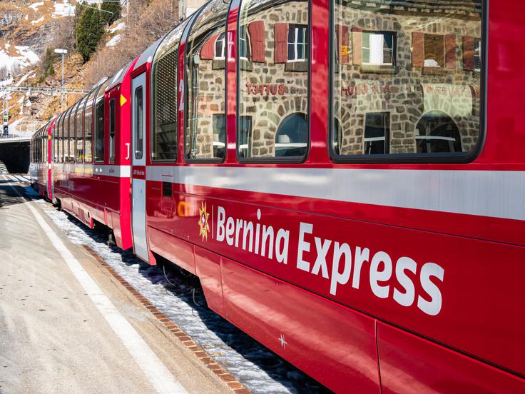 Vsak sedež z najboljšo sliko skozi panoramska okna Bernina Expressa. | Foto: Nomago