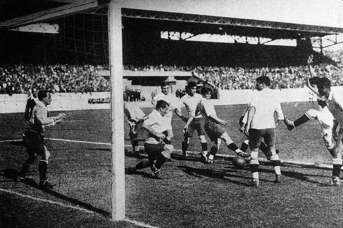 Urugvaj 1930 | Na prvem nogometnem svetovnem prvenstvu je igralo le 13 ekip. | Foto Guliverimage