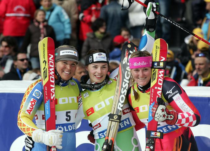 Spomin na Sölden 2005, ko je Mazejeva slavila zmago pred Anjo Pärson in Janico Kostelić. | Foto: Reuters