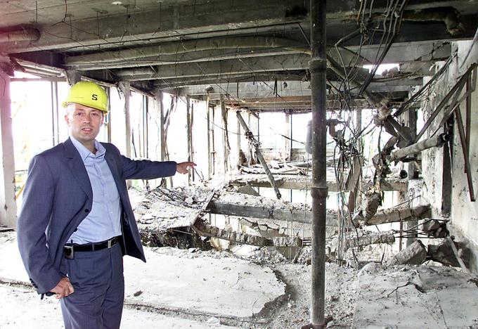 Petar Matić in Miodrag Kostić sta v Beogradu kupila znamenito poslovno stavbo Ušće, ki so jo leta 1999 bombardirali Natovi bombniki. | Foto: Reuters