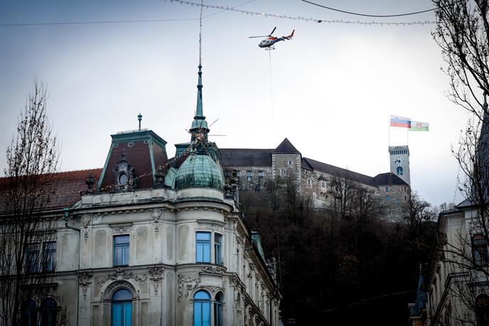 helikopter spravilo lesa grajski grič | Preverite, kje vse bo zapora, in upoštevajte navodila, prosijo na občini.  | Foto Ana Kovač