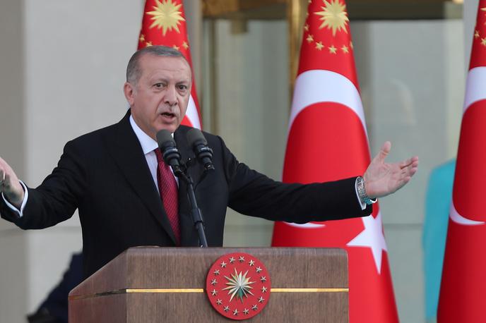 Recep Tayyip Erdogan | ZDA so sankcije proti Turčiji uvedle zaradi spora glede ameriškega pastorja Andrewa Brunsona. Na fotografiji turški predsednik Erdogan. | Foto Reuters
