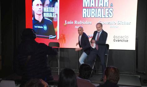 Stric z jajci nad Luisa Rubialesa #video